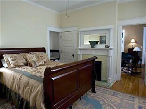 Bed and Breakfast The Historic Morris Harvey House Fayetteville Pokój zdjęcie